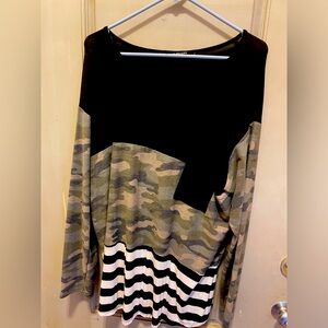 Hemish XXL Camo Lace Top
